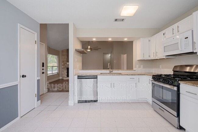 Building Photo - 8900 Pocono Cove