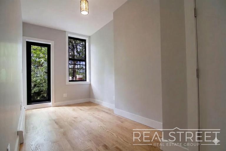 Building Photo - Putnam Avenue