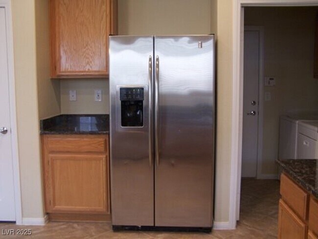 Building Photo - 283 Maddelena Ave