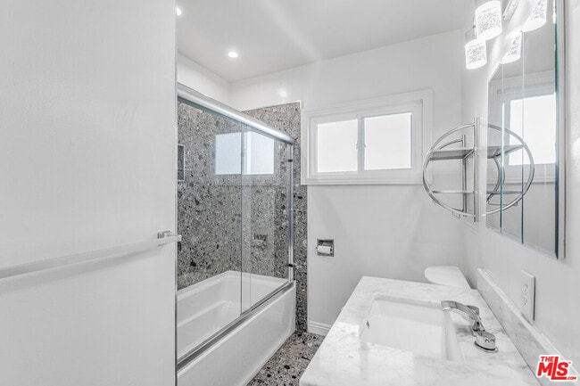 Building Photo - 13536 Hamlin St