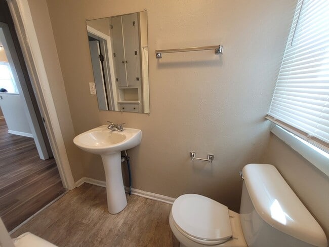 Building Photo - Pet Friendly Home near SW 9th, minutes fro...