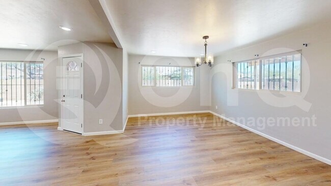 Building Photo - 1303 N Walnut Blvd