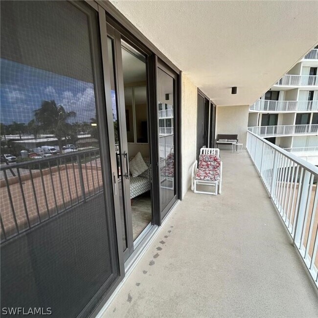 Building Photo - 260 Seaview Ct