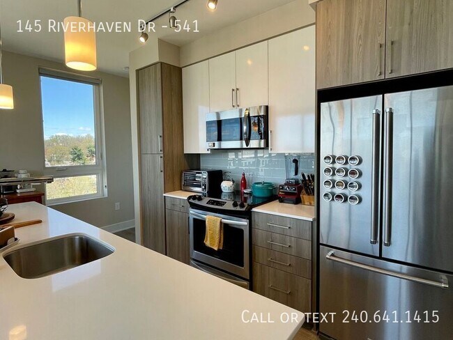 Building Photo - 145 Riverhaven Dr