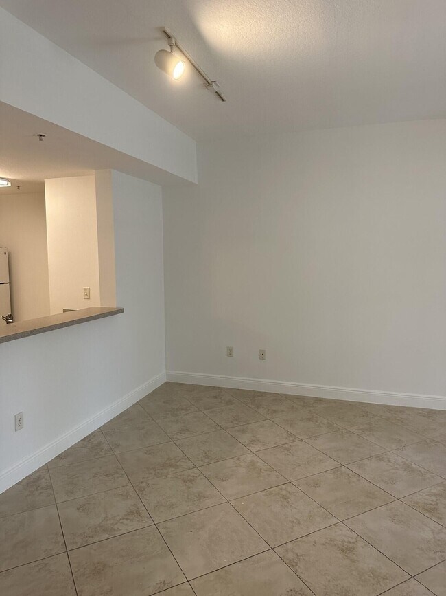 Building Photo - 1203 Town Center Dr