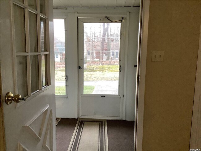 Building Photo - 261 Newcastle Ct