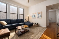 Building Photo - 906 N Damen Ave