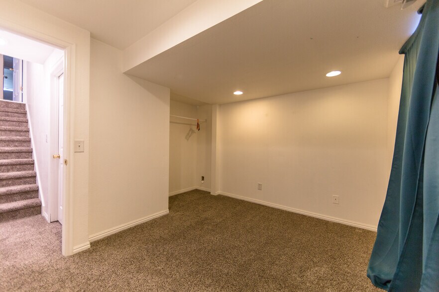 Building Photo - 1038 N 2525 W
