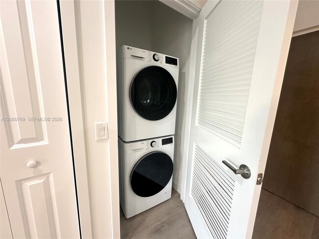 Building Photo - 20 NE 19th Ave