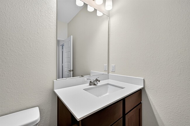 Building Photo - 5019 Bowen Pr Dr