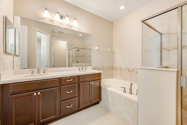 Building Photo - Beautiful 3/2 in desirable Stoneridge!