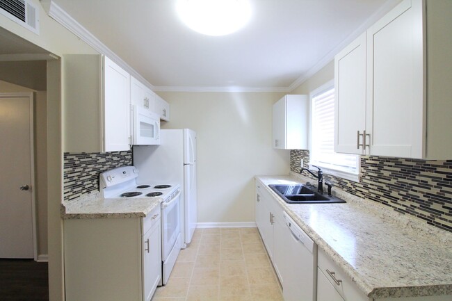 Building Photo - (Coming Soon) Renovated 2 bedroom Townhome...