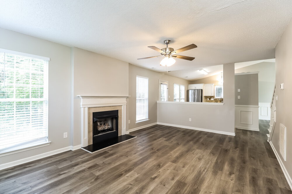 Building Photo - 137 Lantana Dr