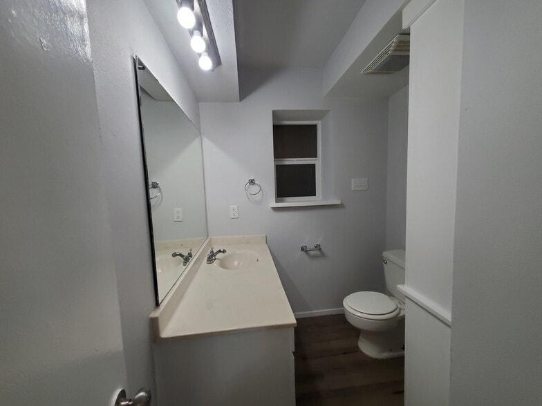 Building Photo - 6333 -6339 Granbury Rd,