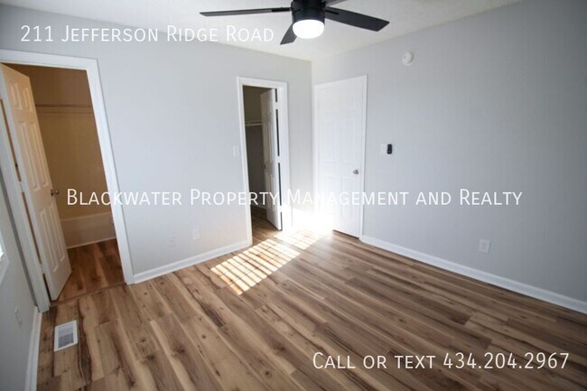 Building Photo - 211 Jefferson Ridge Rd