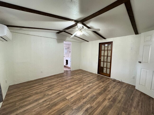Building Photo - 5119 Mesa Dr
