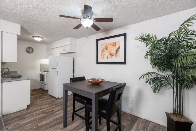 Building Photo - Sun Pointe Park Apartments