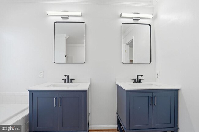 Building Photo - 11 St Marks Ct