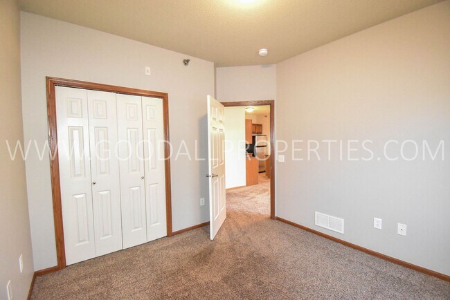 Building Photo - 2 Bedroom 2 Bath Condo with Garage on the ground level!