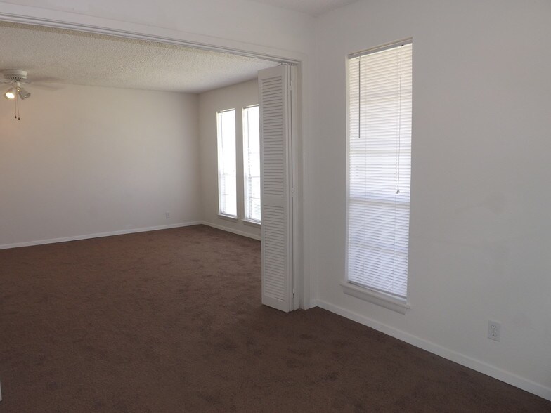 Building Photo - Antonian Apartments