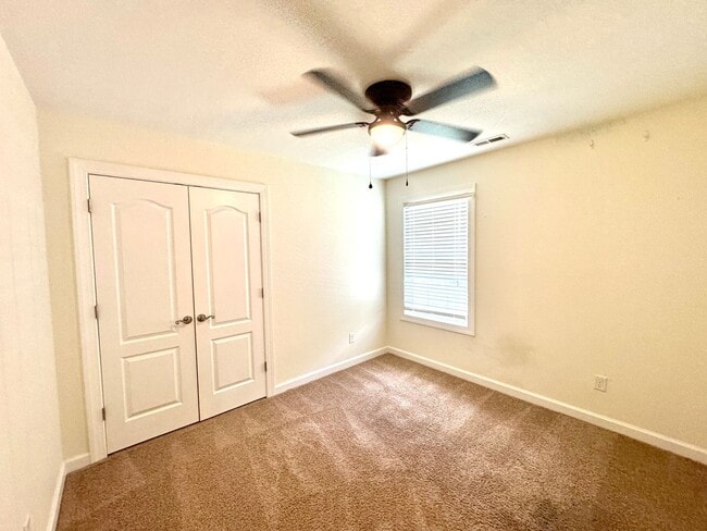 Building Photo - Welcome Home to Comfort and Convenience!