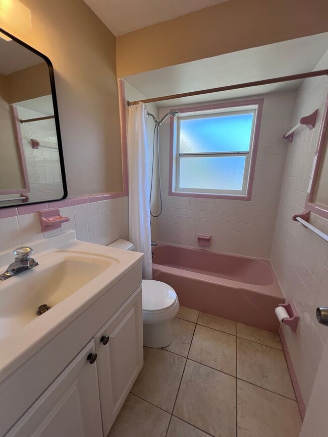 Building Photo - Charming 3-Bed, 2 Bath Home in Waterway Es...