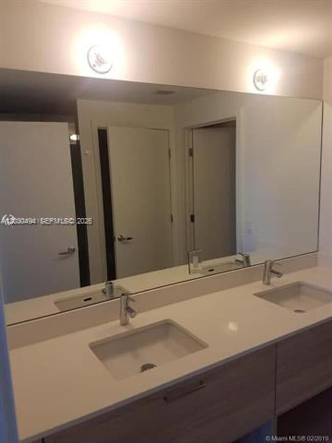Building Photo - 16385 Biscayne Blvd