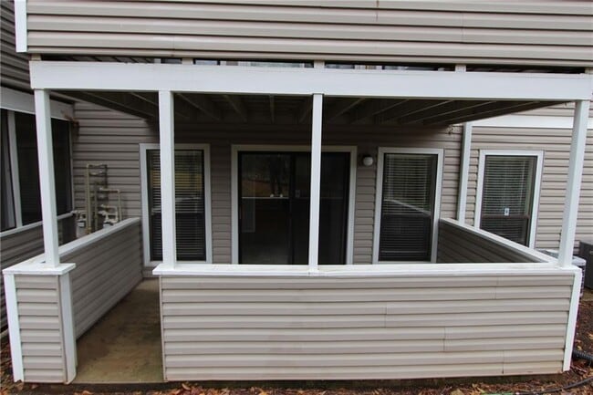 Building Photo - 401 Wynnes Ridge Cir SE