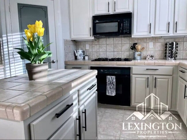 Building Photo - Stunning, 5BD/3BA Home, in West Sacramento with a Pool and BBQ!