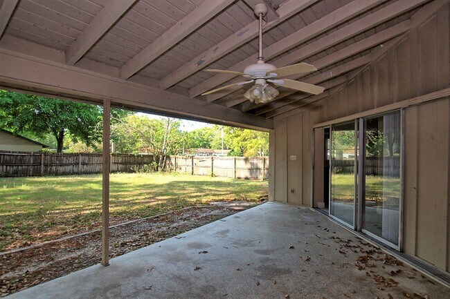 Building Photo - 3/2 on Corner lot in Altamonte Springs Available Now!