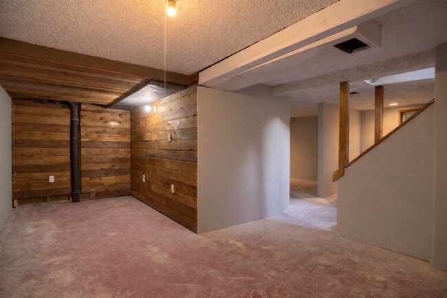 Building Photo - 309 W McLoughlin Blvd