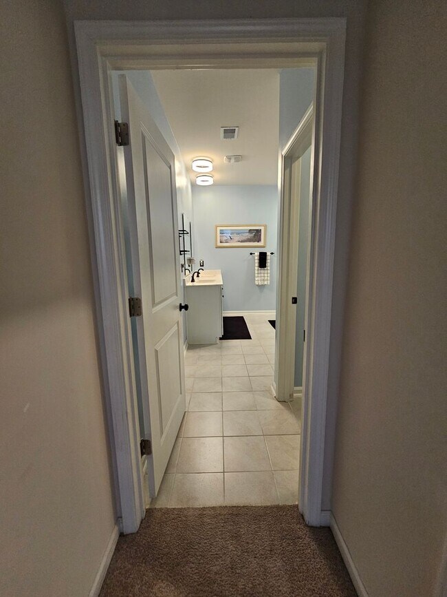 Building Photo - Bell's Lake-Longs