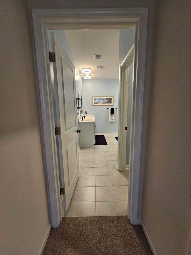 Building Photo - Long Term Rental - 3 Bed, 2 Bath in Bells ...