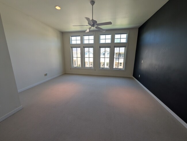 Building Photo - 515 G St