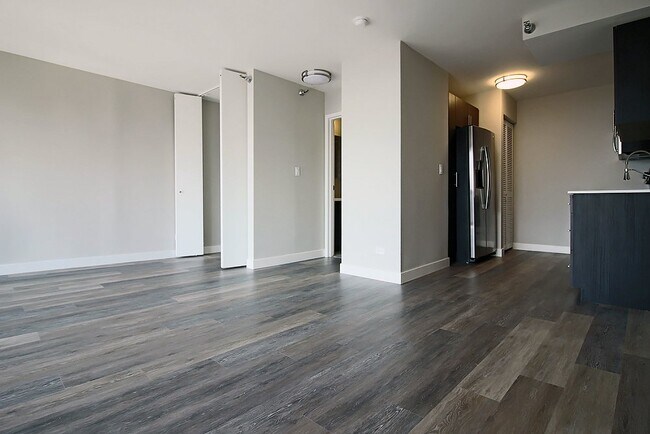Building Photo - 29 E Delaware Pl