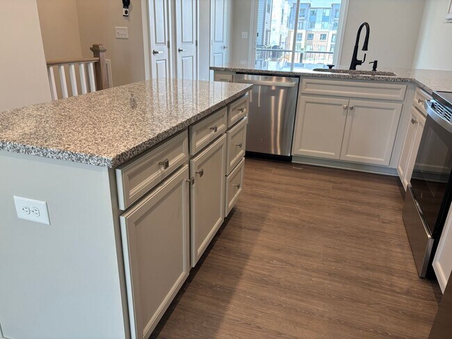 Building Photo - Pristine, move-in ready Townhome located i...