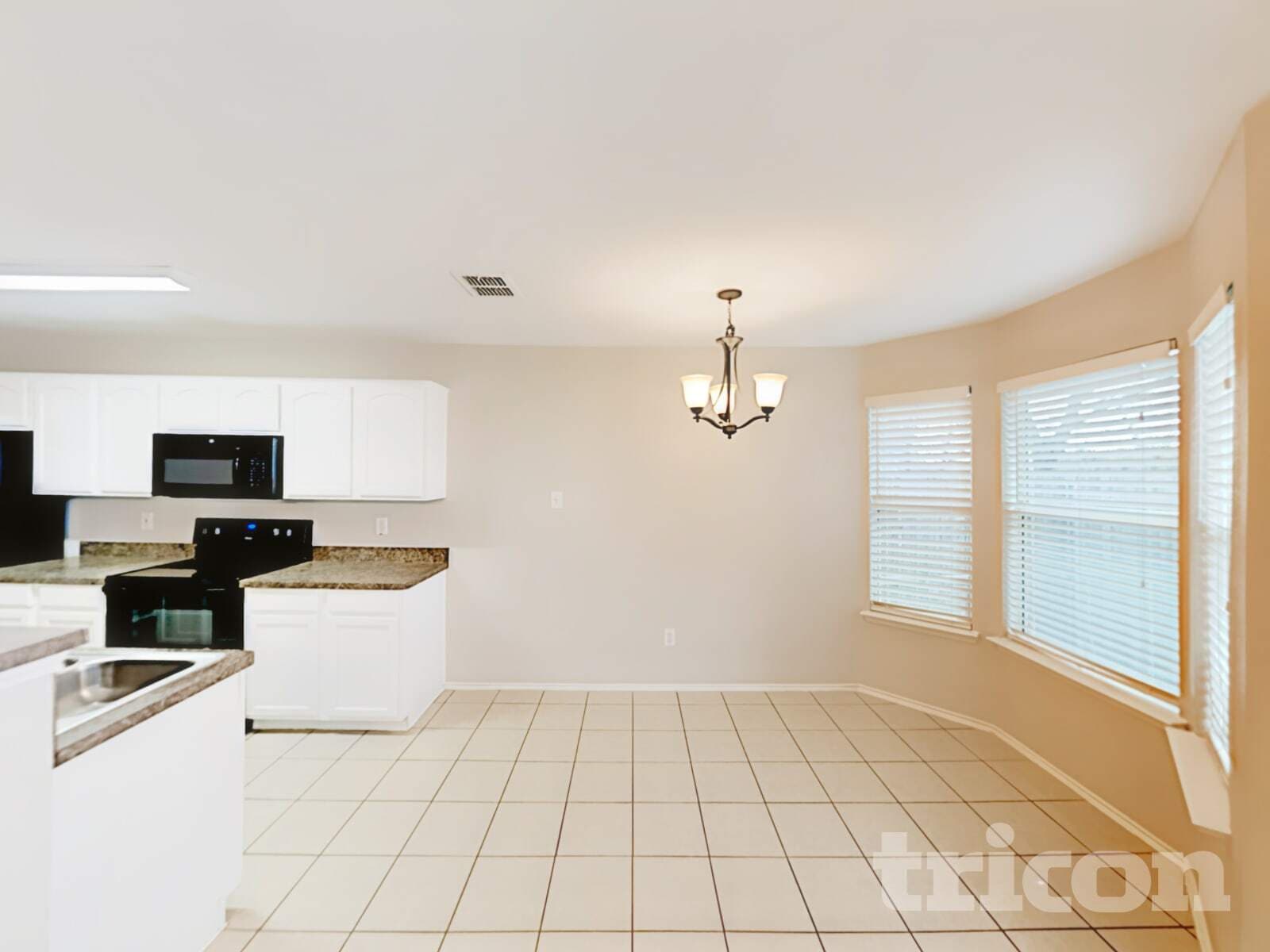 Building Photo - 1300 Pine Ln