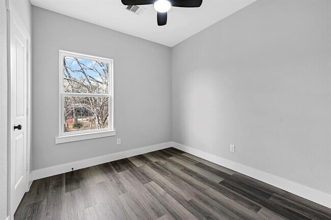 Building Photo - 7517 Hezekiah Ln