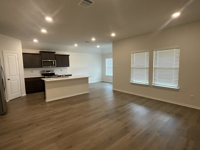 Building Photo - 490 Burnett Trail