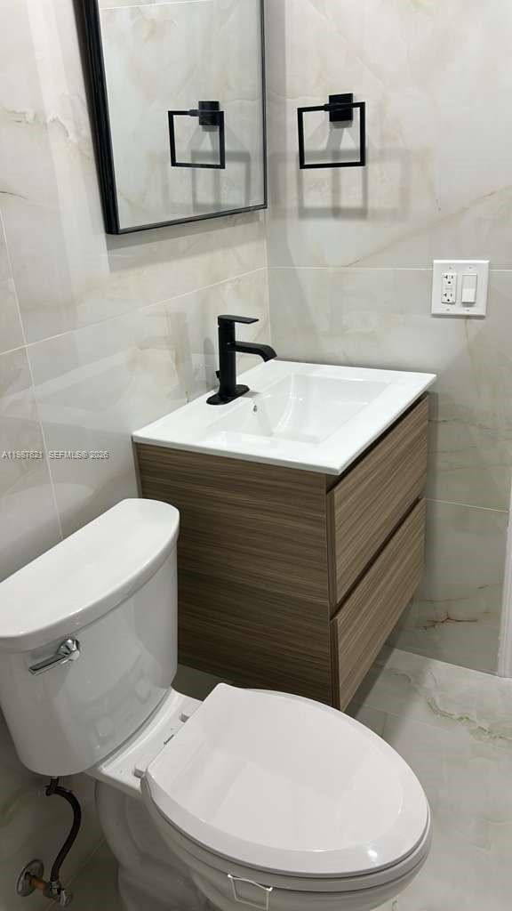 Building Photo - 630 SE 3rd Pl