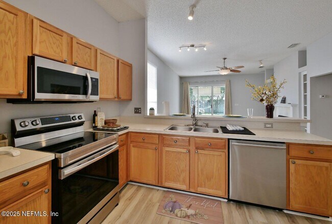 Building Photo - 1290 Ardmore St