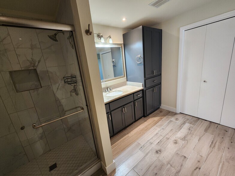 Building Photo - 4030 Mount Acadia Blvd