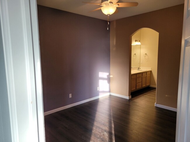 Building Photo - Spacious 2 bed 2 bath condo in S/E Fort Co...