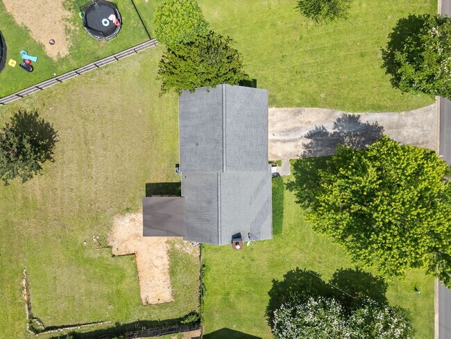 Building Photo - 58 6th Ave