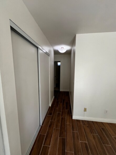 Building Photo - 1255 N Los Robles Ave