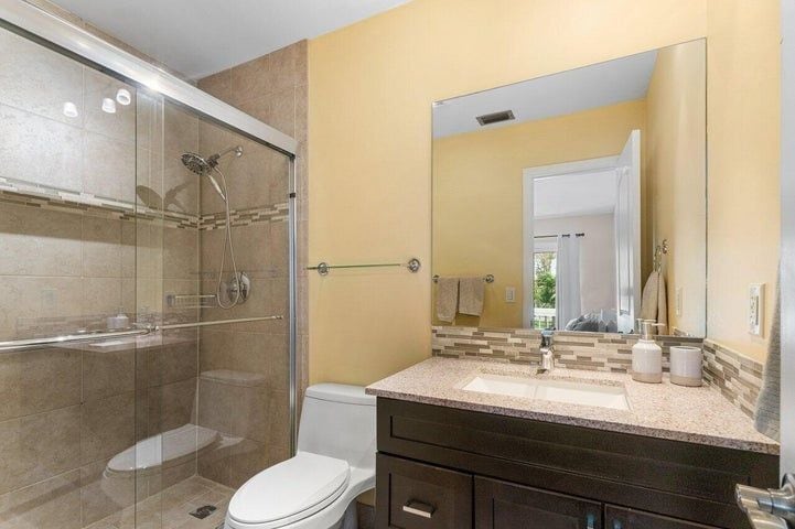 Building Photo - 842 SE 19th Ave