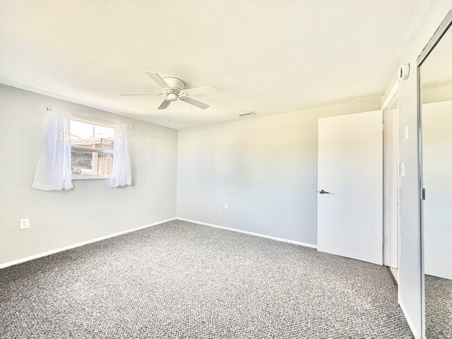 Building Photo - 1300 Classic Dr