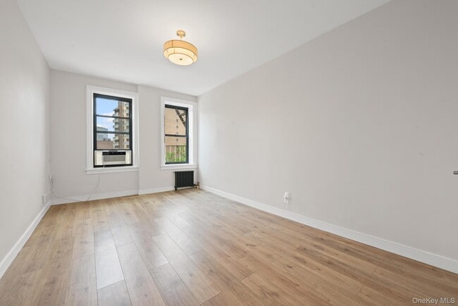 Primary Photo - 136-5 Sanford Ave