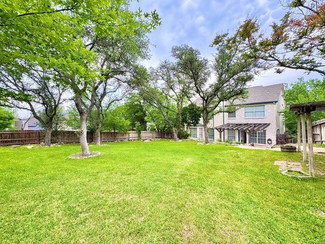 Building Photo - Big 4 Bedroom Home in Stone Oak!