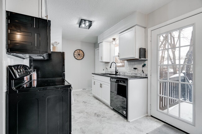 Building Photo - 414 Belle Aire Dr